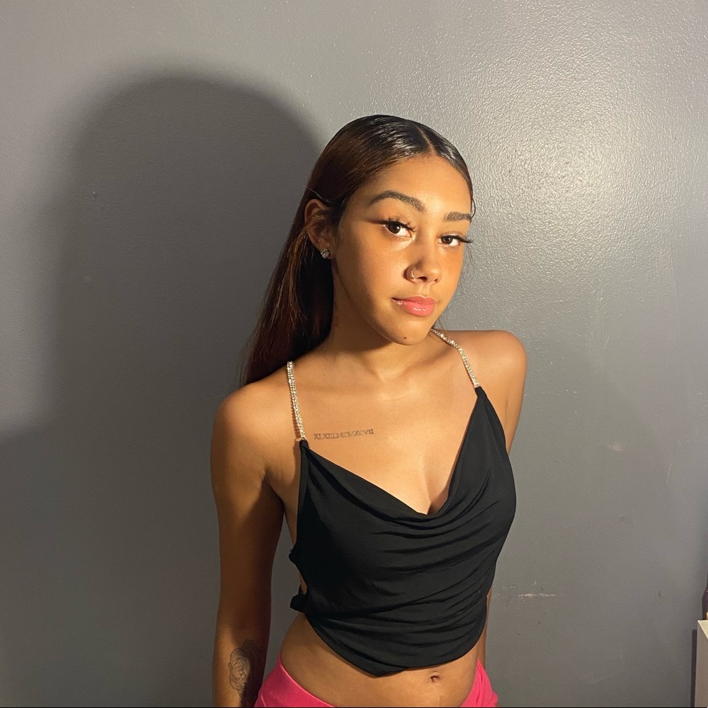 Crop top teen